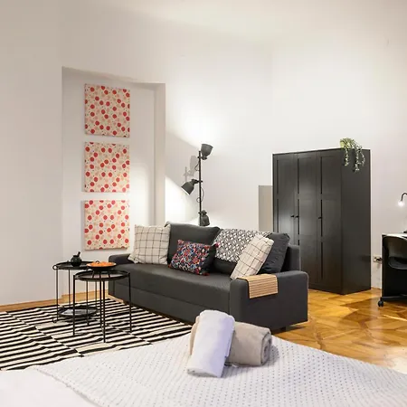 Spacious In For 6 People Apartman