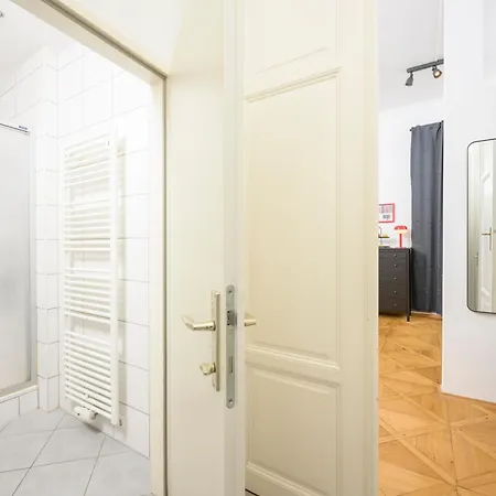 Spacious In For 6 People Apartman