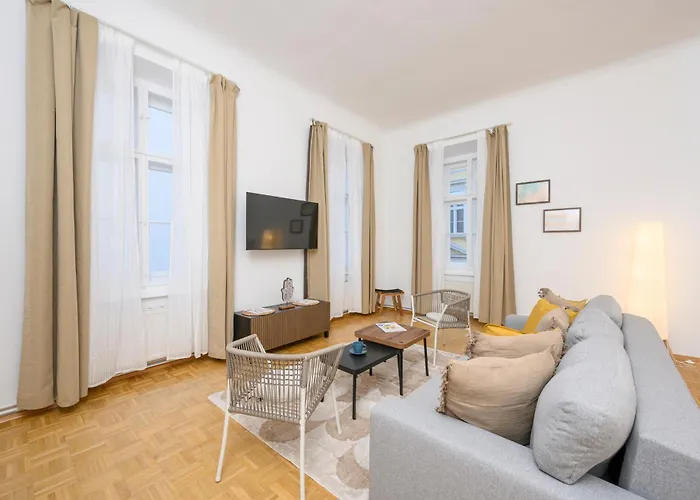 Apartament Spacious In For 6 People *