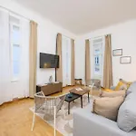 Apartament Spacious In For 6 People *