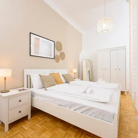 Spacious In For 6 People Apartamento Graz