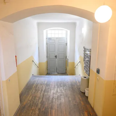 Apartamento Spacious In For 6 People Graz