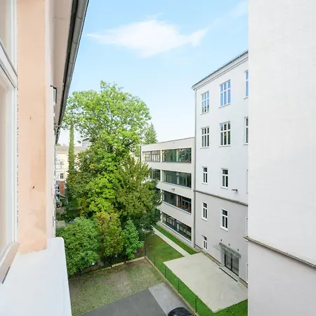 Spacious In For 6 People