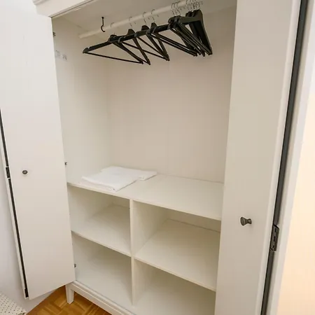 Apartament Spacious In For 6 People