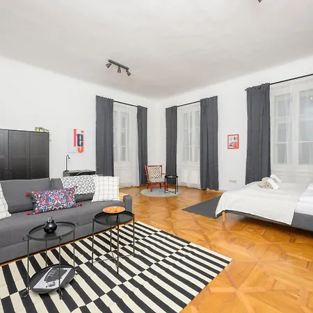 Spacious In For 6 People Apartament Graz