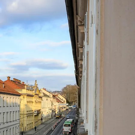 Spacious In For 6 People