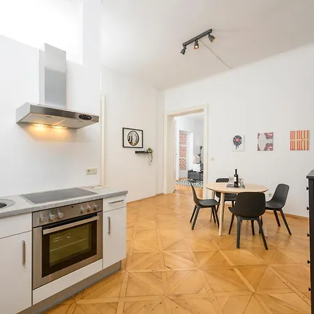 Spacious In For 6 People * Γκρατς